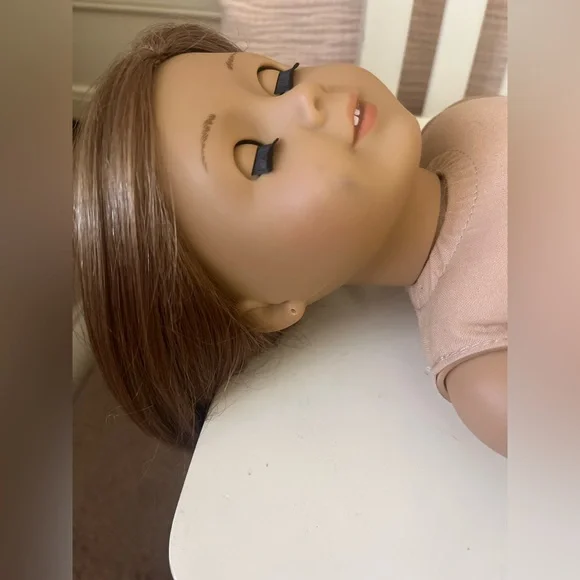 American Girl Doll 2011 with Brown Hair & Blue Eyes TM #39? - Picture 8 of 12